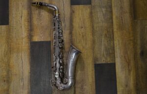 アルトサックスの音域は何オクターブ？