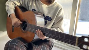 初心者から簡単にクラシックギターのソロギターを弾ける方法