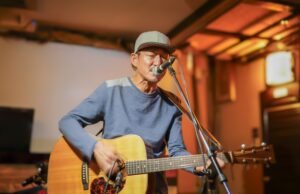 ギターの弾き語り(ひきがたり)とは?演奏しながら歌える簡単な方法